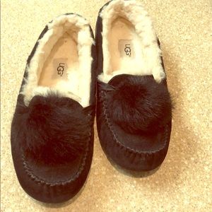 UGG USA 9 black slippers New